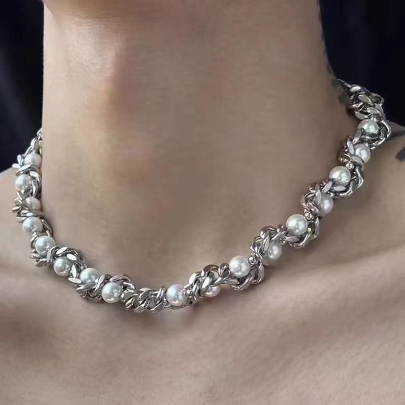 Light Luxury Minority Design Sense Punk Hip Hop Advanced Heavy Industry Pearl Necklace For Women